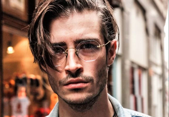 Brillenmarke Frank Custom - Mann mit Brille