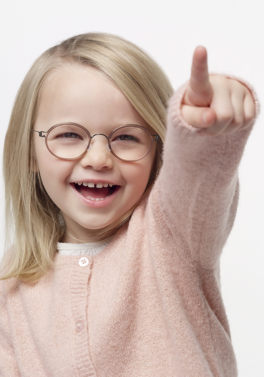 Kinderbrillen - Mädchen mit Kinderbrille 01