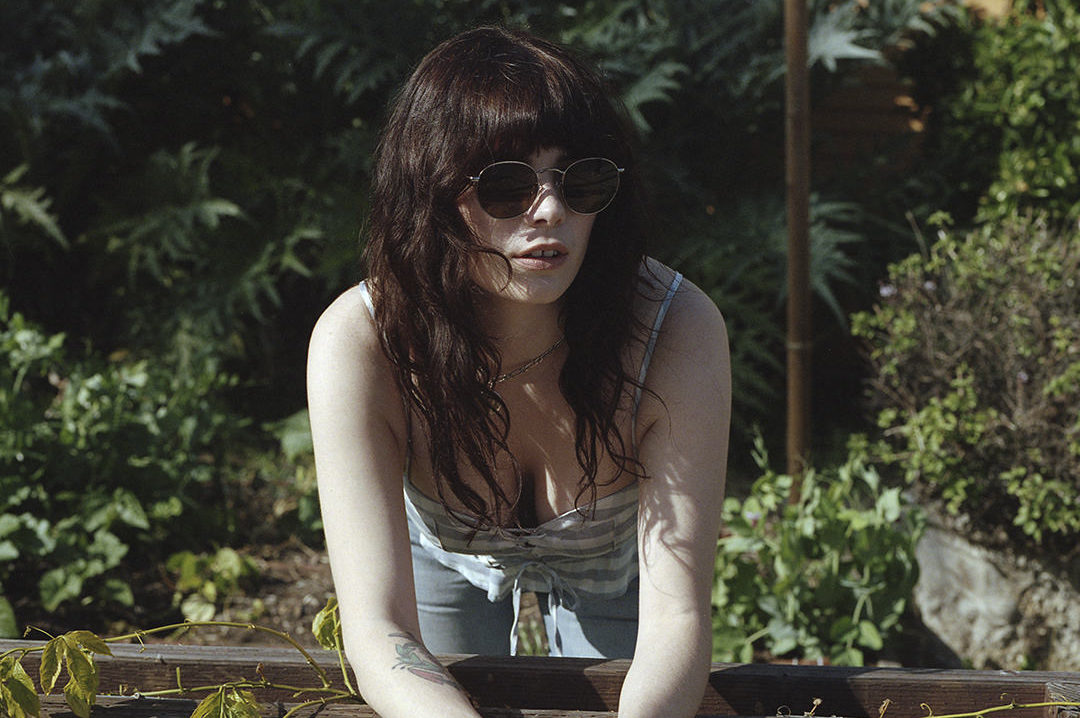 Brillenmarke Raen 01 - Frau mit Brille