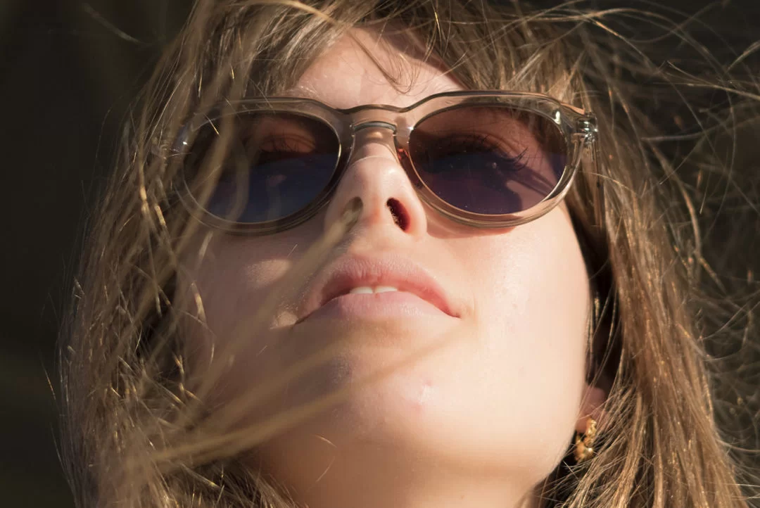 Brillenmarke Raen 05 - Frau mit Brille