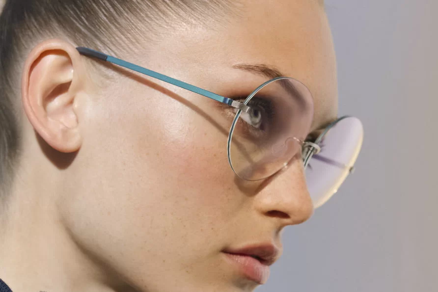 Brillenmarke Lindberg 08 - Frau mit Brille